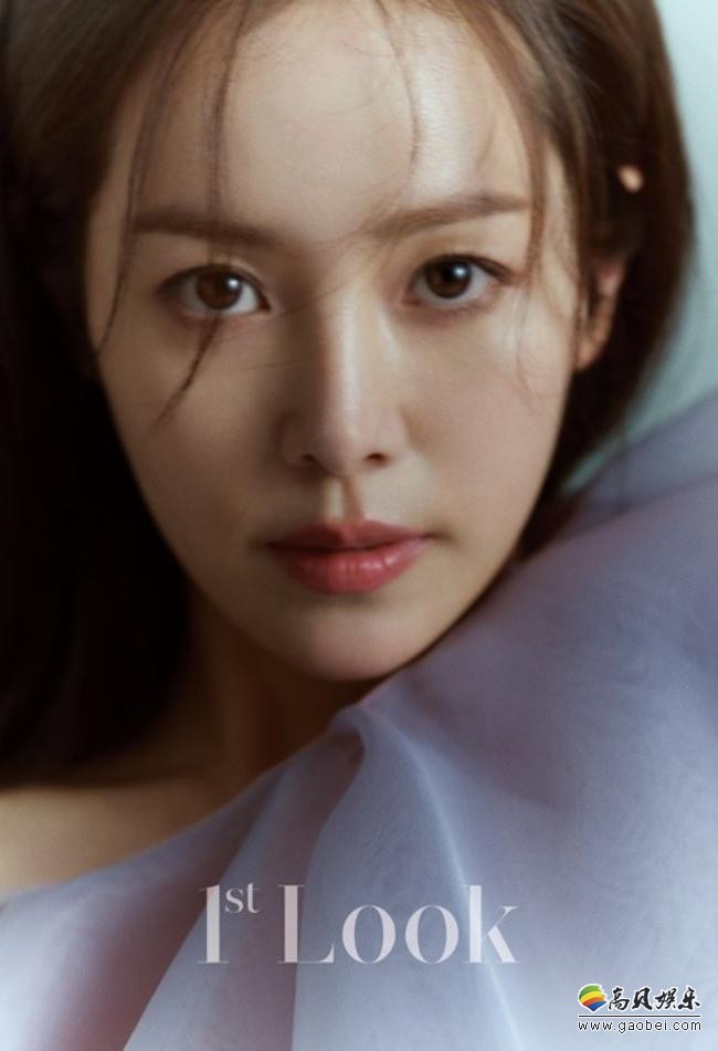 韩国女艺人韩志旼受邀为某杂志最新一期拍摄写真集