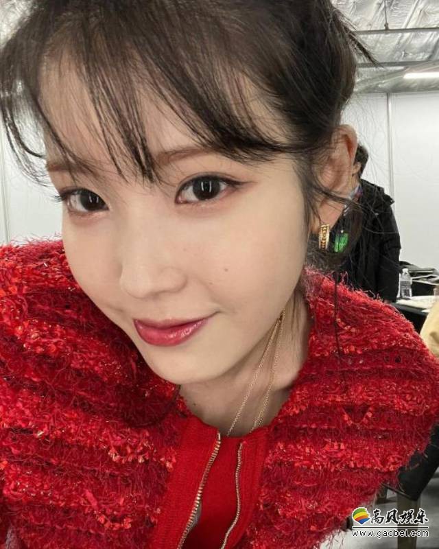 韩国女艺人IU发布近照，淡雅妆容＋清纯动人