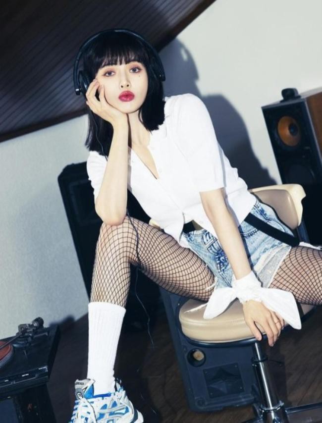 韩国女艺人泫雅发布近照，轻松状态展示性感魅力