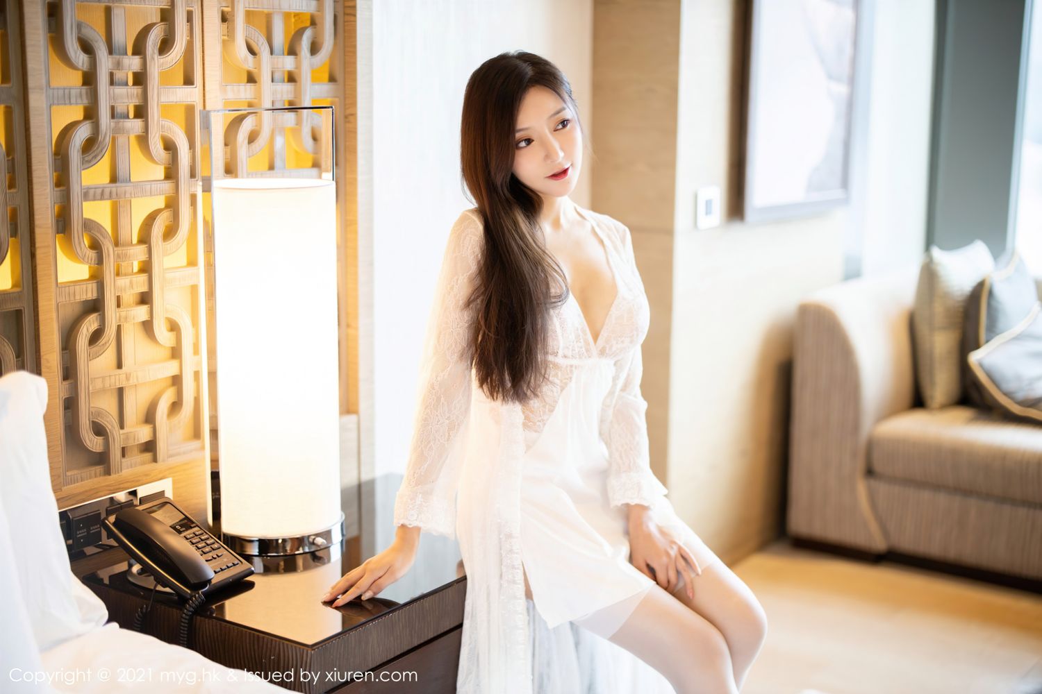 王馨瑶  王馨瑶江浙沪旅拍 精致的白色连衣裙第5张图片