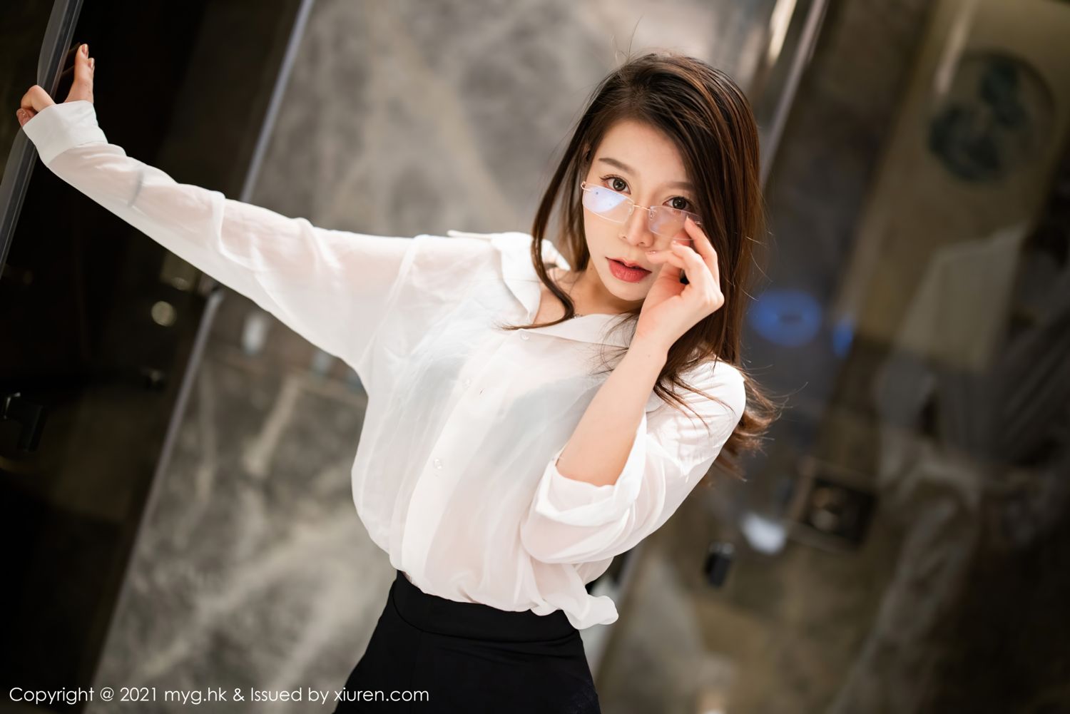 嘉宝贝儿  嘉宝贝儿杭州旅拍 白衬衫黑短裙制服第11张图片