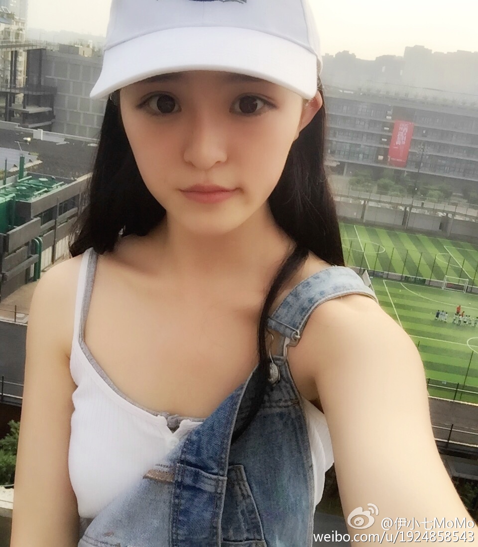 伊小七  伊小七MoMo 清新养眼萝莉私房照诱惑写真图第1张图片