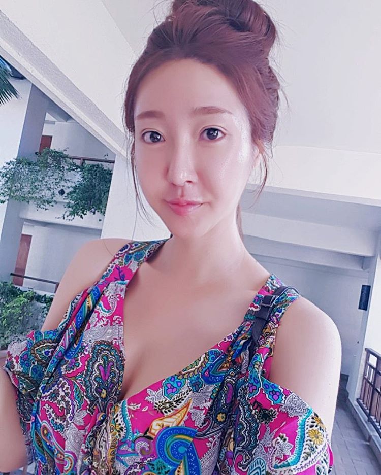 윤슬 Yoon Sul Yoon Sul(윤슬) 超汹事业线私房照诱惑写真图第11张图片