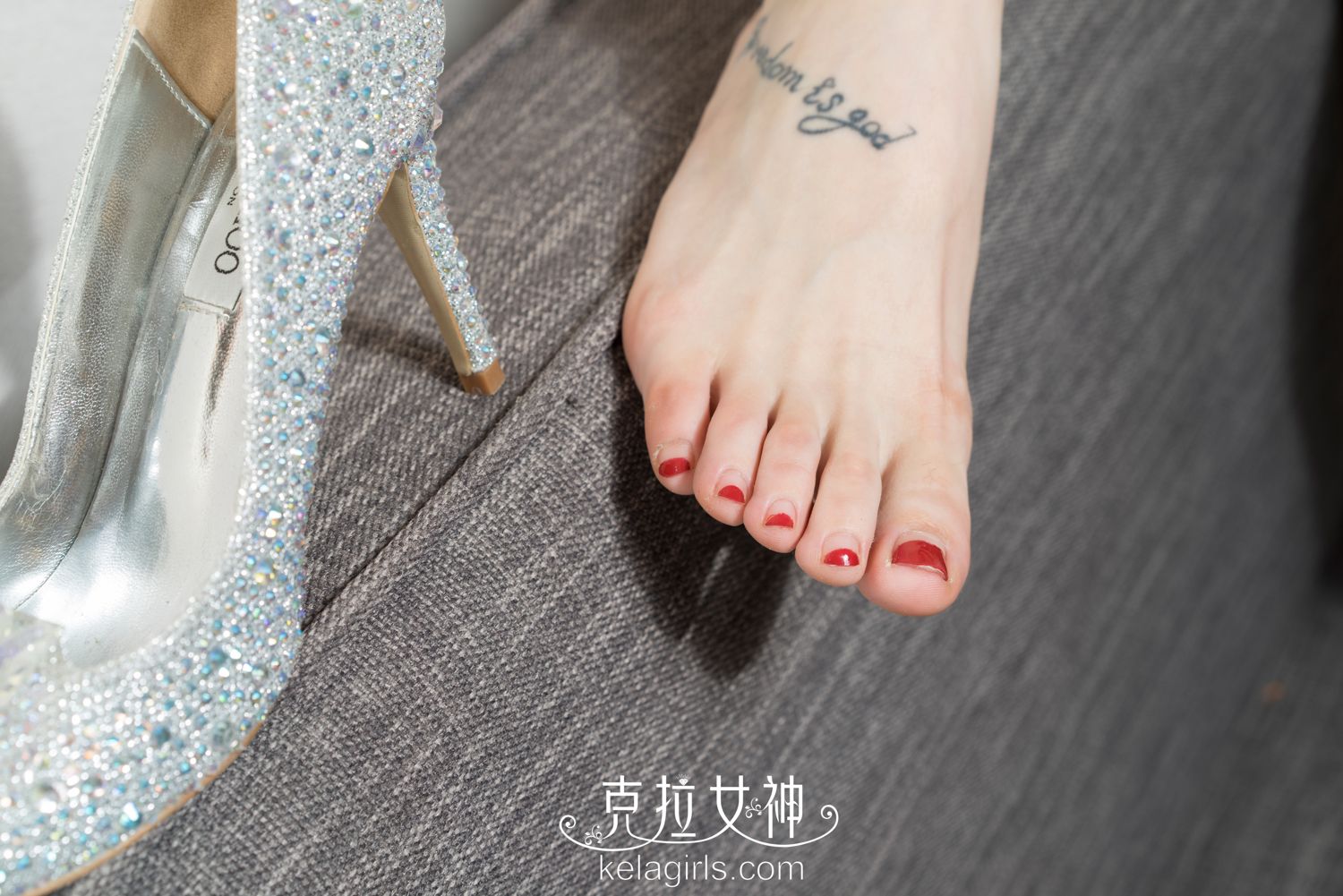 张茜  舞会公主张茜 《水晶鞋里的玉足》第10张图片