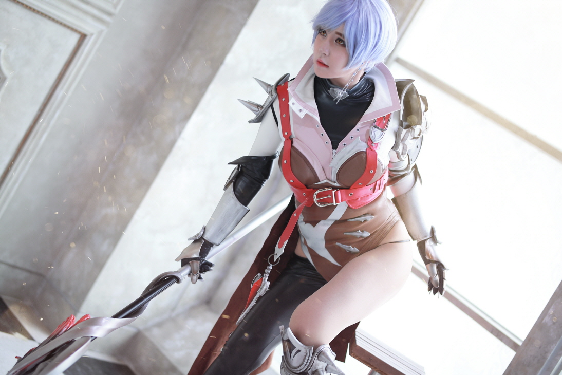 《七骑士2》波迪娜女皇阿伊琳性感美腿Cosplay