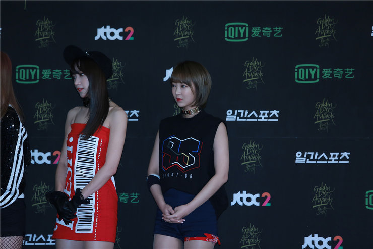 韩国女团EXID出席活动 短裙美腿迷倒众网友