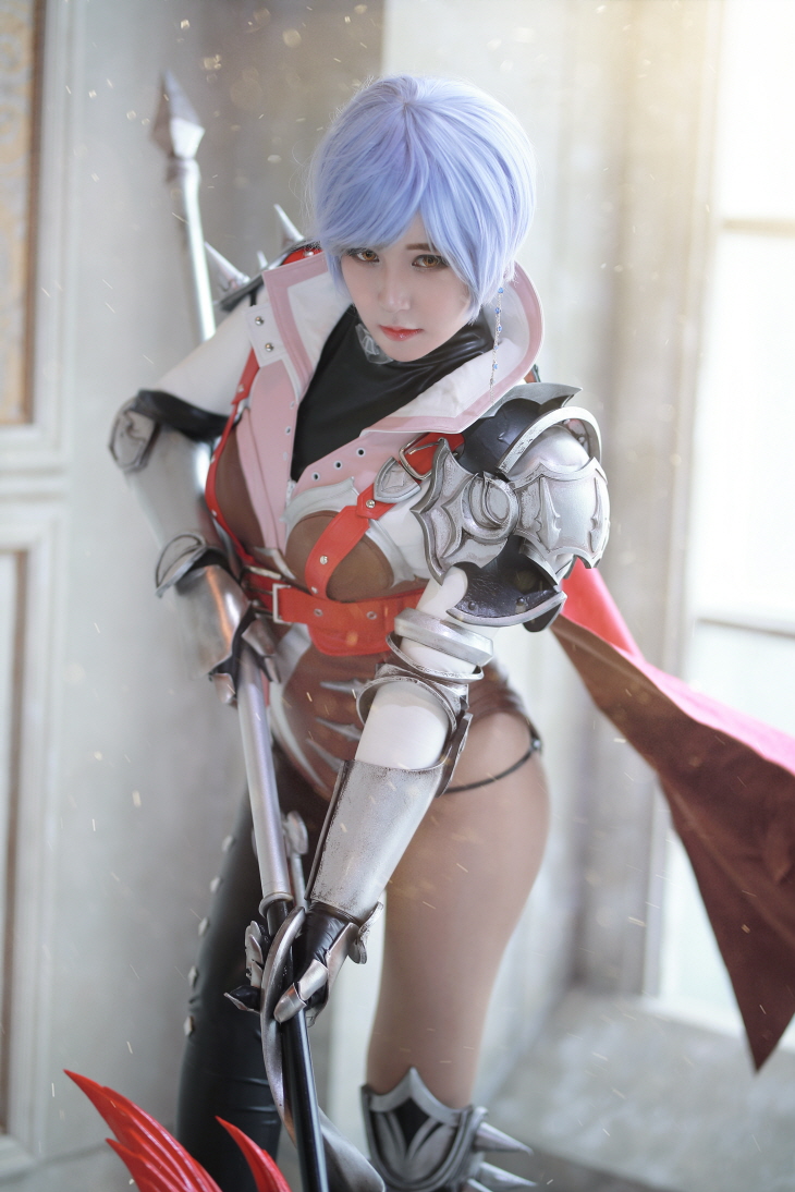 《七骑士2》波迪娜女皇阿伊琳性感美腿Cosplay